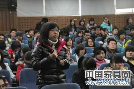 香港pp电子企业走进中南林大 举行大规模招聘会